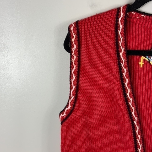 Vintage 70’s Hand Made Folk Art Floral Embroidered Knit Sweater Vest Size L - Picture 3 of 12